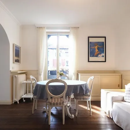 Apartment Refined And Bright One-bedroom Near Risorgimento *