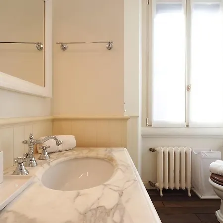 Apartment Refined And Bright One-bedroom Near Risorgimento *