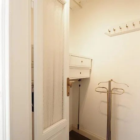 Refined And Bright One-bedroom Near Risorgimento Apartment Milan