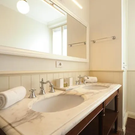 Refined And Bright One-bedroom Near Risorgimento Apartment