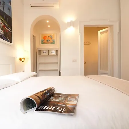 Refined And Bright One-bedroom Near Risorgimento Milan