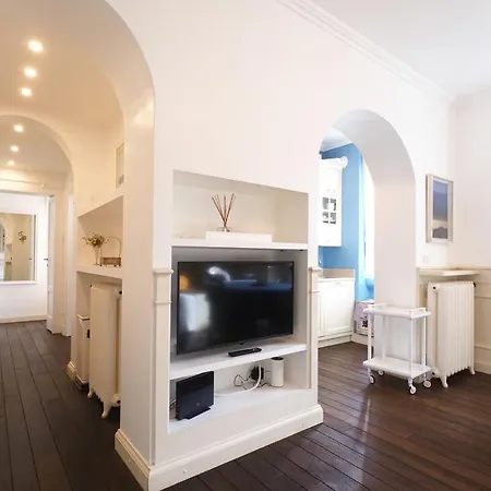 Refined And Bright One-bedroom Near Risorgimento Apartment