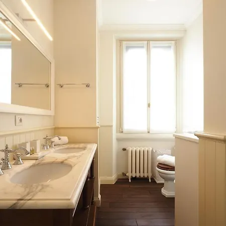 Refined And Bright One-bedroom Near Risorgimento Apartment