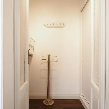 Refined And Bright One-bedroom Near Risorgimento Apartment